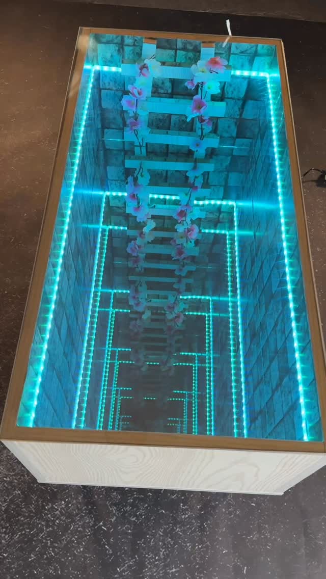 طاولة إنفينيتي جلو RGB اللانهائية – تصميم ذو عمق لا نهائي