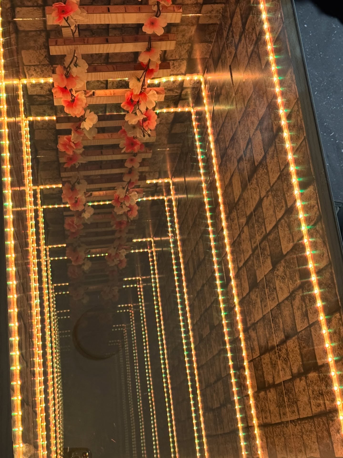 طاولة إنفينيتي جلو RGB اللانهائية – تصميم ذو عمق لا نهائي