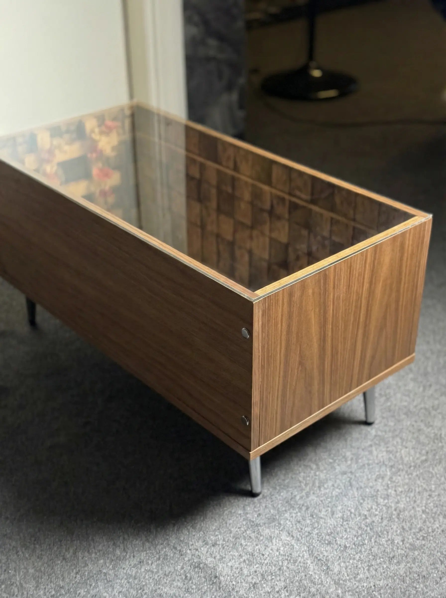 InfinityGlow RGB Infinity Table – Endless Depth Design - Brown