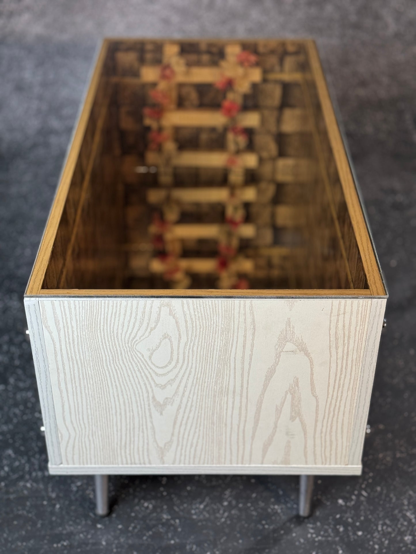 InfinityGlow RGB Infinity Table – Endless Depth Design