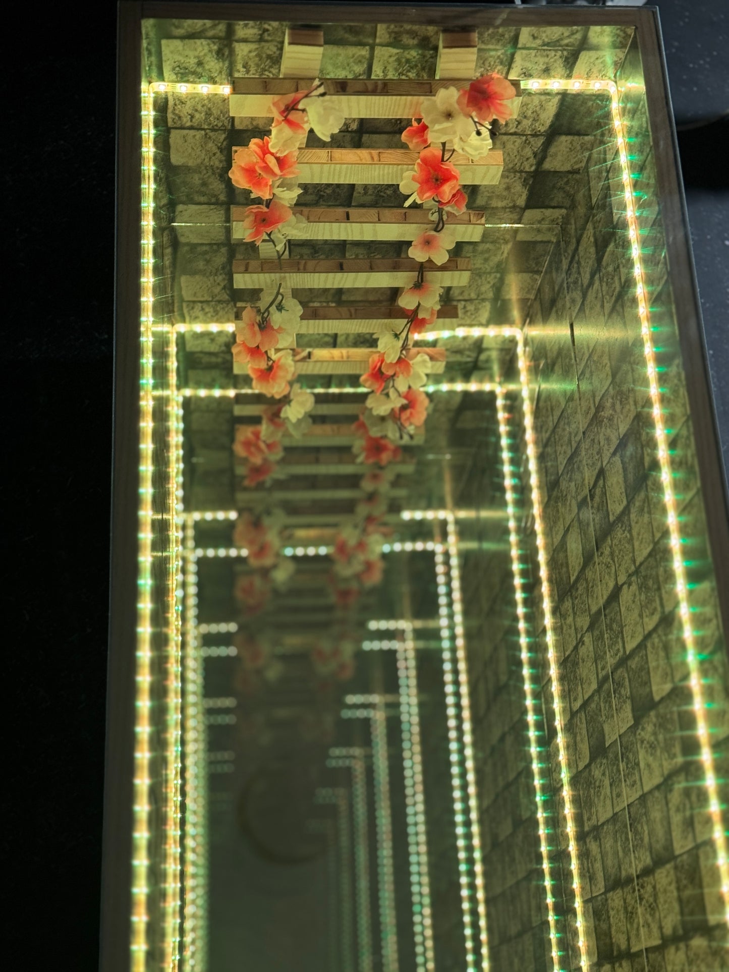 InfinityGlow RGB Infinity Table – Endless Depth Design