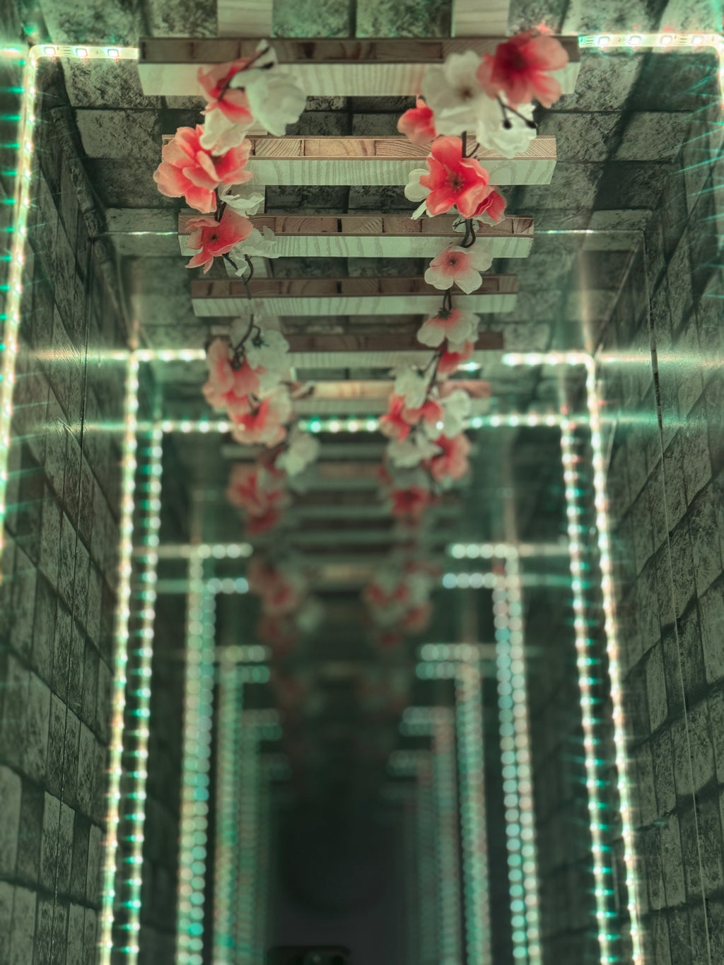 طاولة إنفينيتي جلو RGB اللانهائية – تصميم ذو عمق لا نهائي